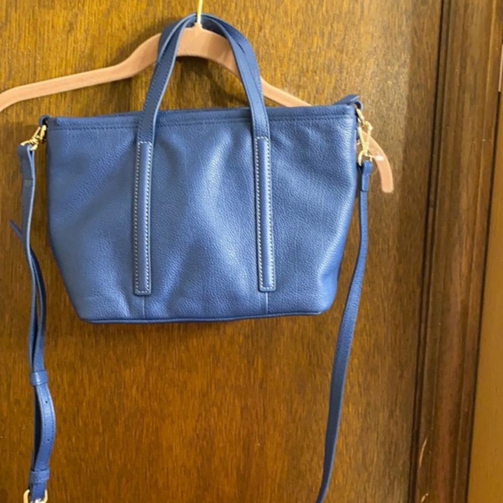 Real Simple  pebble leather handbag with handles and dog leash in navy EUC